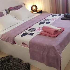 Verdi With Free Private Parking Space Apartment
